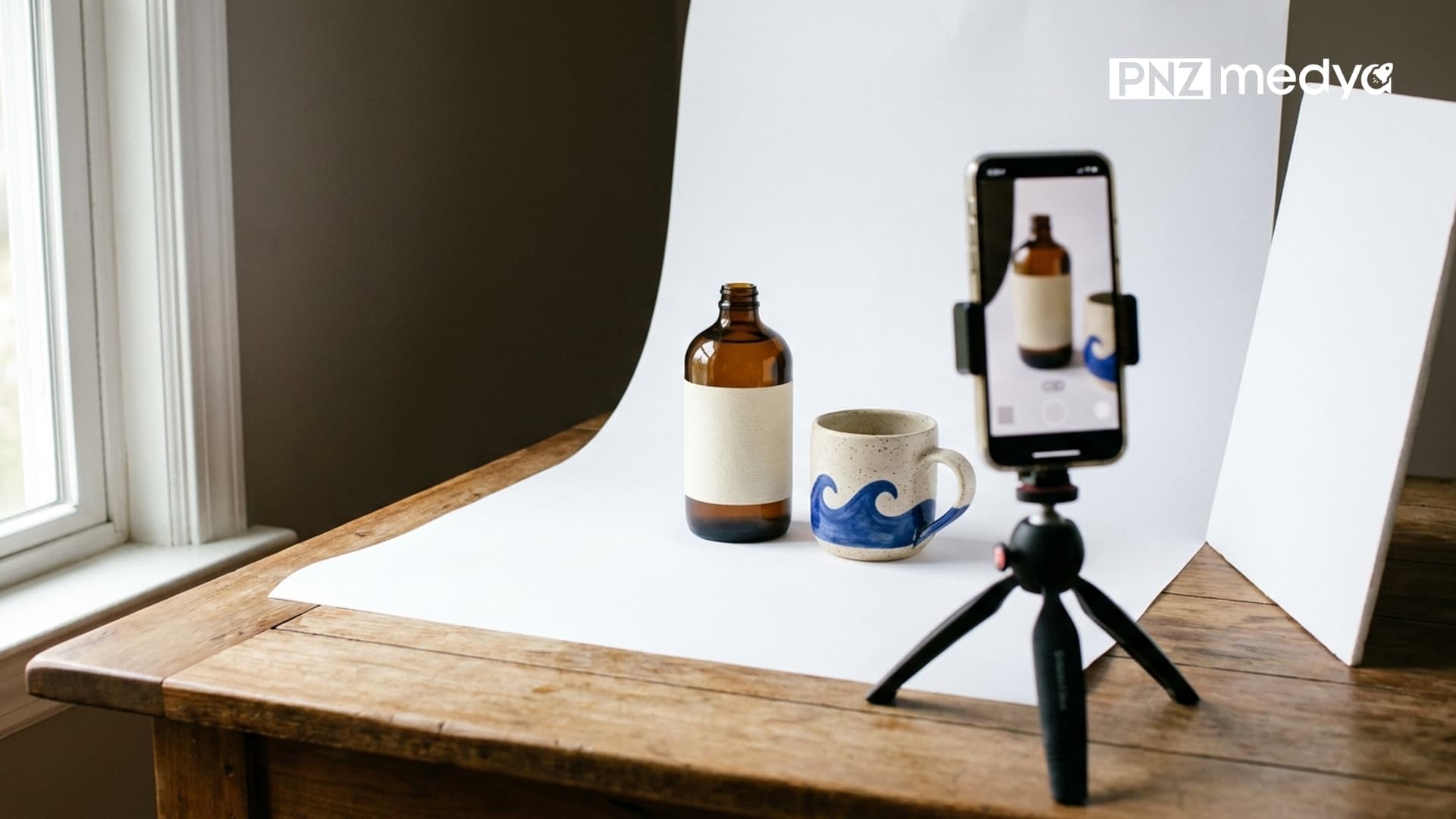 Ürün Fotoğrafı Promptları: Gemini ve ChatGPT için 12 Prompt ve Etiket Testi